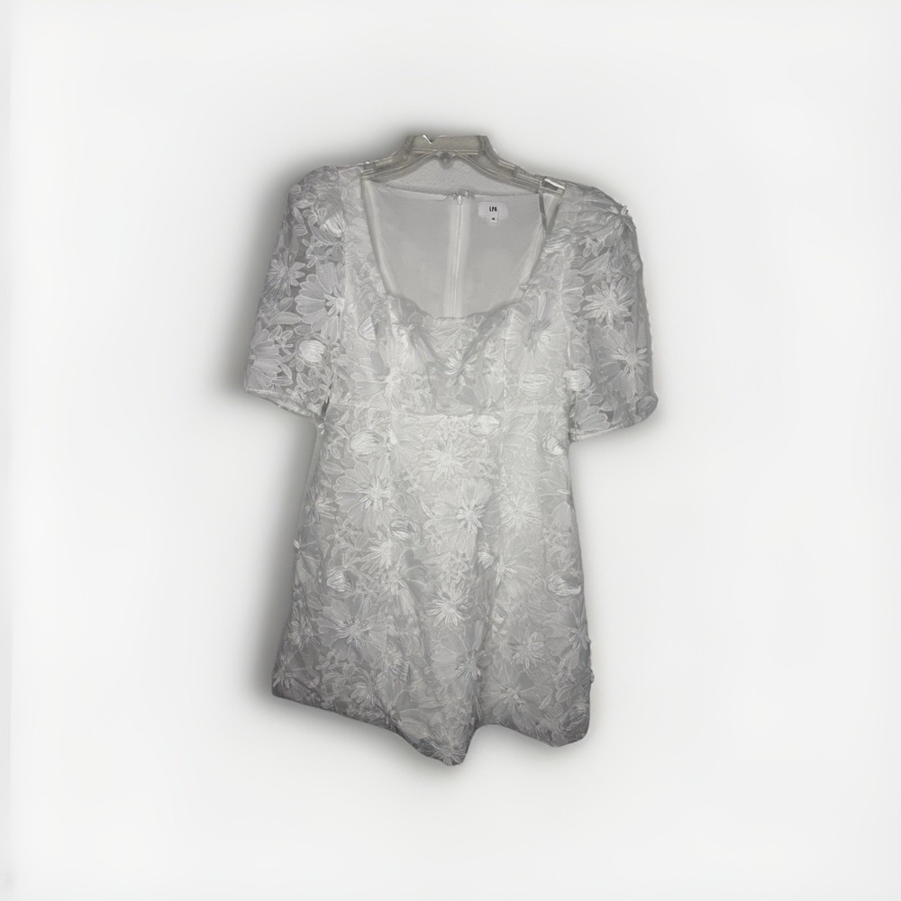 LPA Revolve White 3D Floral Tersa Mini Dress Size M NWOT Party Bridal